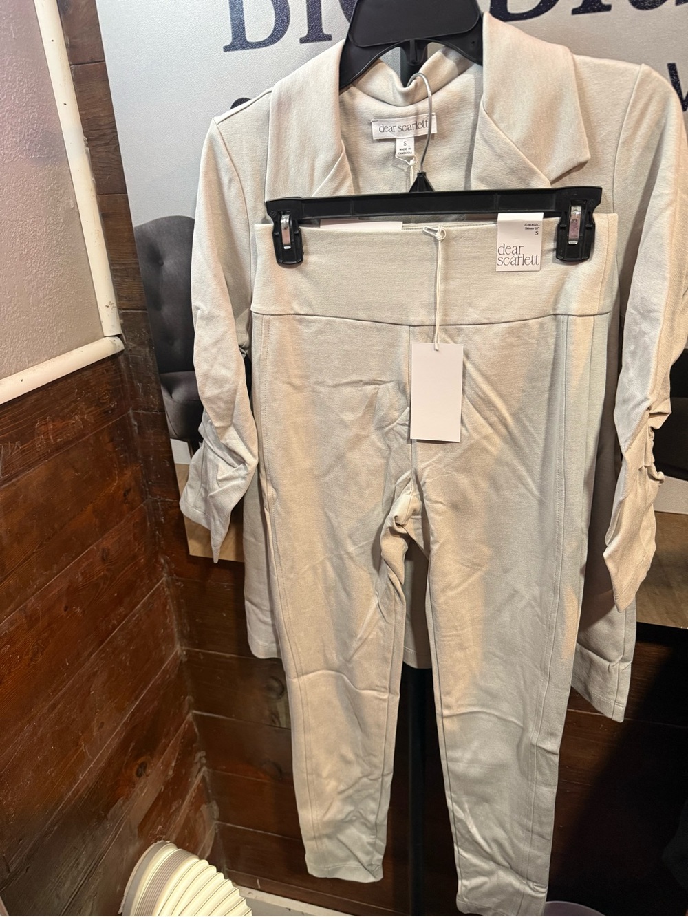 Light Gray Women's Blazer Jacket and pants. Casual 2 piece - Picture 10 of 11
